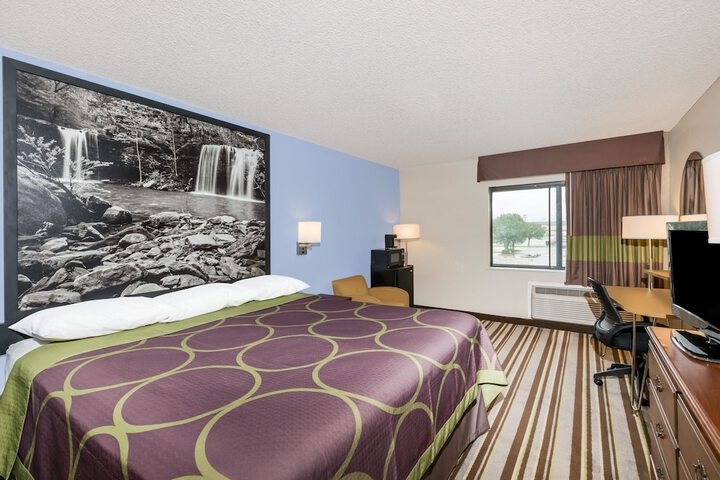 Room 7 of 16