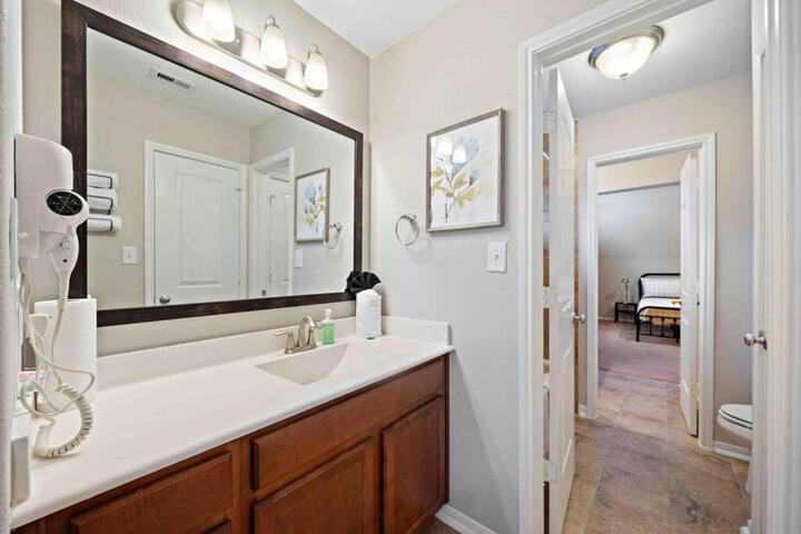 Houston House Sleeps 16~Arcade Style Game Room