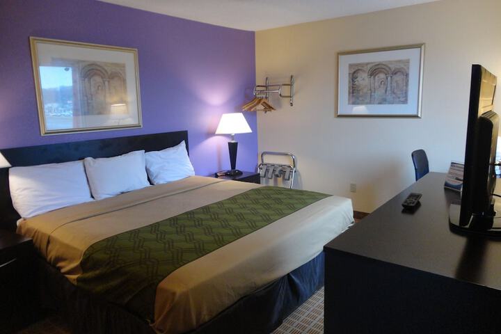 Room 13 of 21