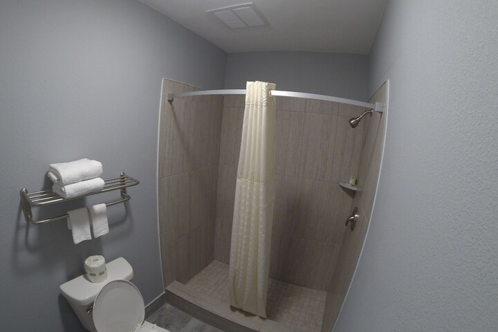 Room 11 of 30