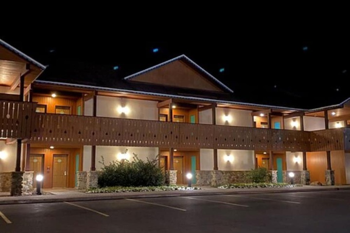 Hotel 2 of 65