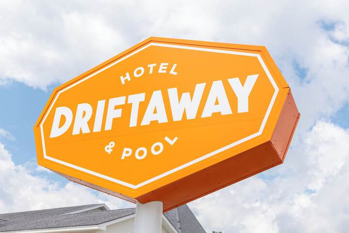 Driftaway Hotel and Pool