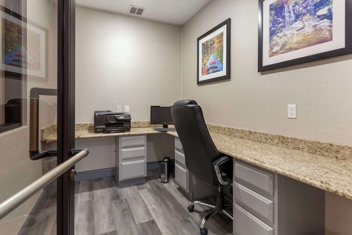 Business Center 29 of 29