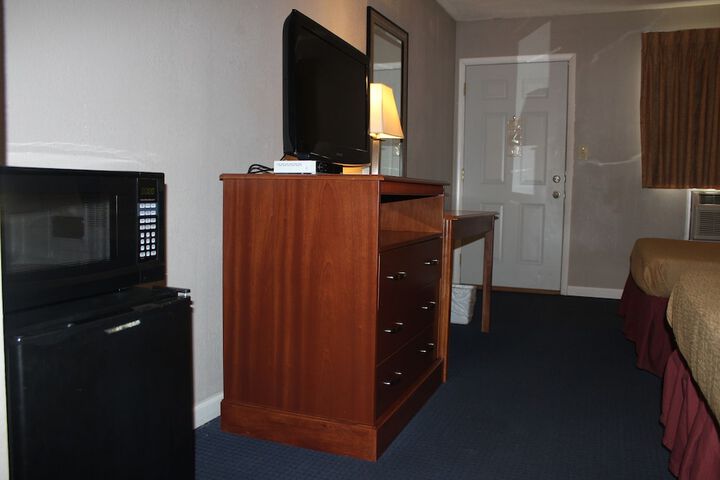 Room 7 of 9