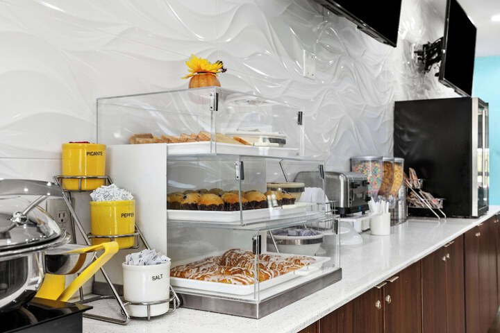 Breakfast/Coffee Service 107 of 115