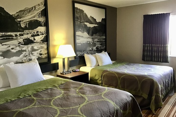Super 8 by Wyndham Helena