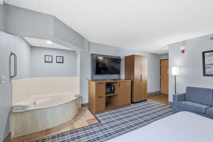 AmericInn by Wyndham White Bear Lake St. Paul