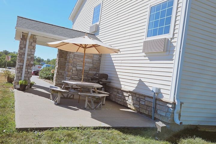 Cobblestone Inn & Suites - Bloomfield