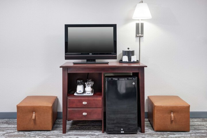 Room 14 of 38