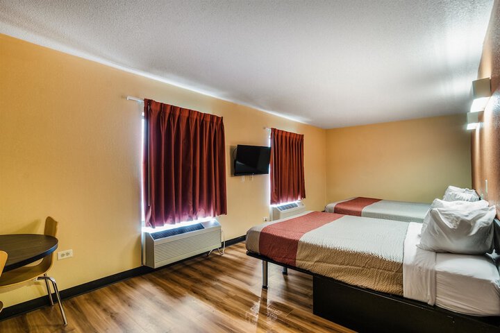Room 28 of 32