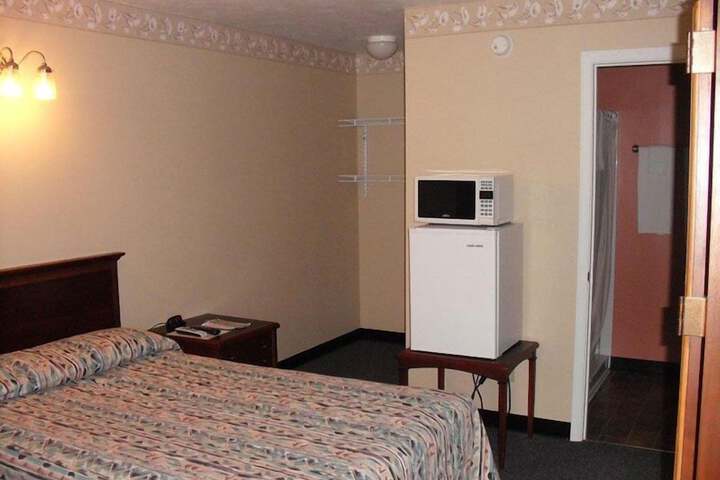 Room 6 of 12
