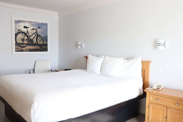 Room 4 of 25
