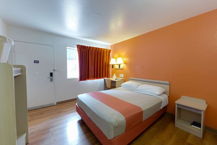 Room 19 of 34