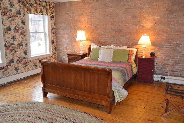 Canal Side Inn