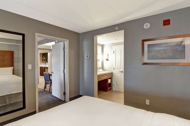 Room 37 of 60
