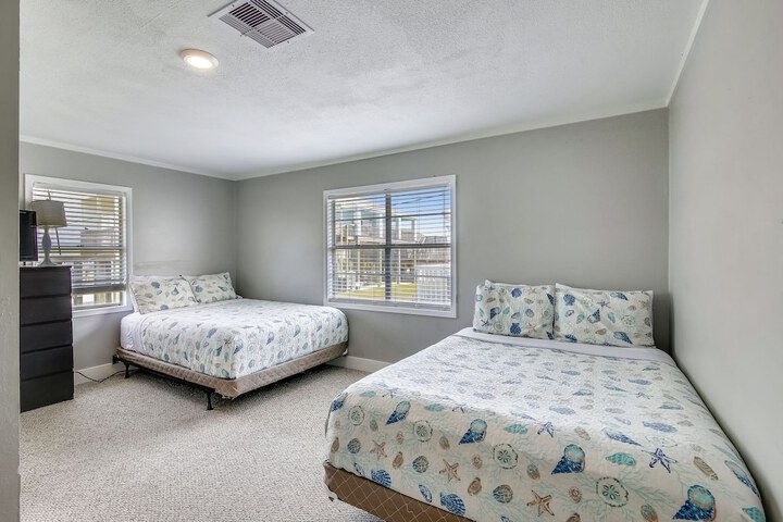 Room 21 of 32