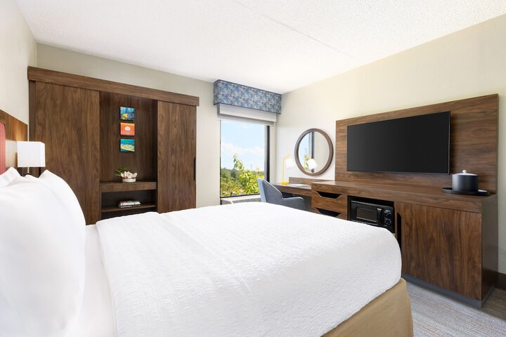 Room 17 of 33