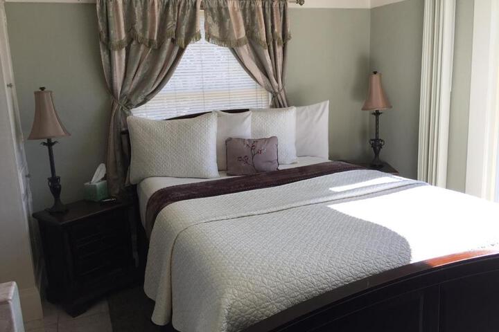 Shorelight Inn