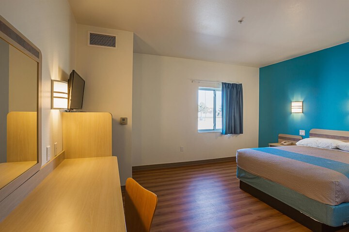 Room 15 of 30