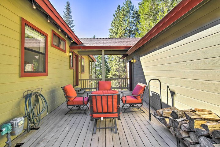 Charming Chester Home w / Furnished Porch!