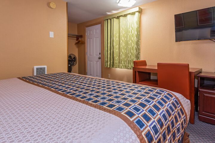 Far West Motel