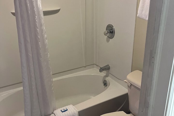 Room 3 of 10