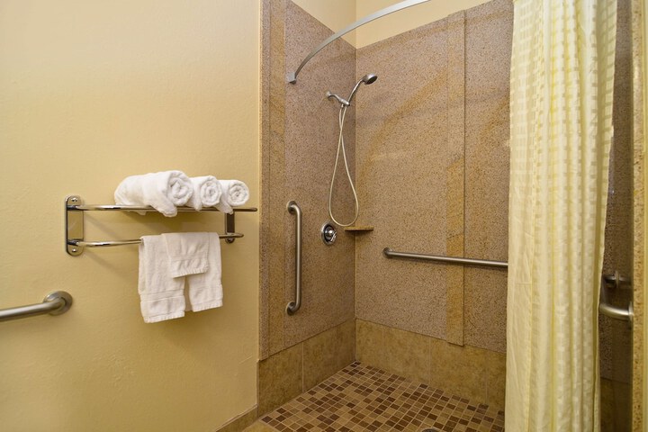 Room 8 of 13