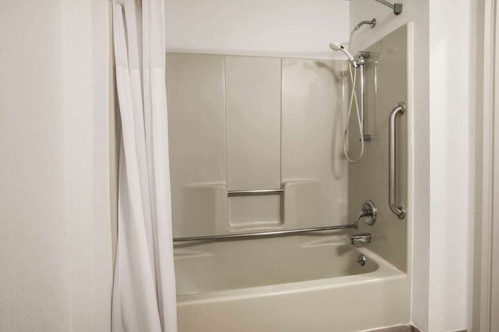 Room 18 of 29