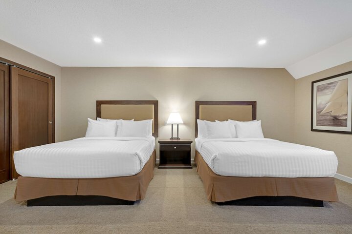 Best Western Plus Emerald Isle Hotel
