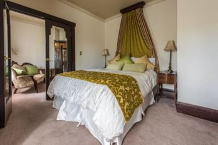Oak Bay Guest House Bed & Breakfast