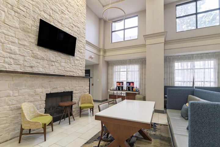 Hampton Inn & Suites Florence-Downtown