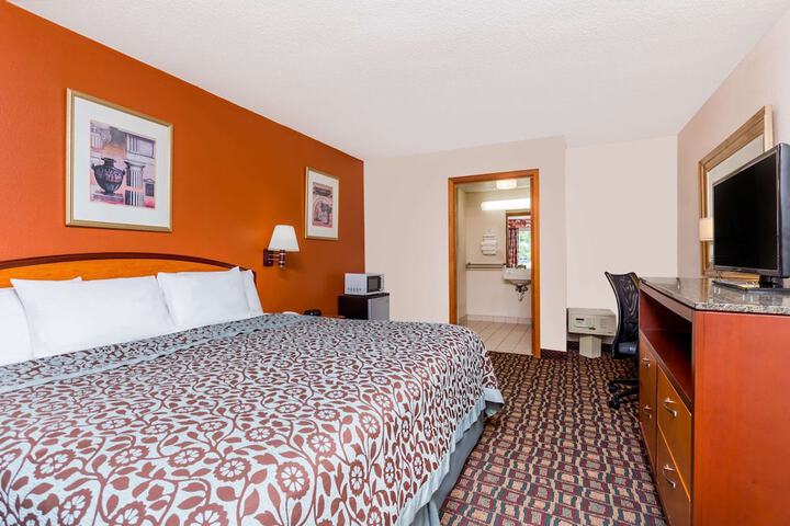 Room 12 of 25