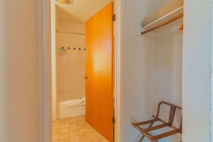 Room 32 of 47