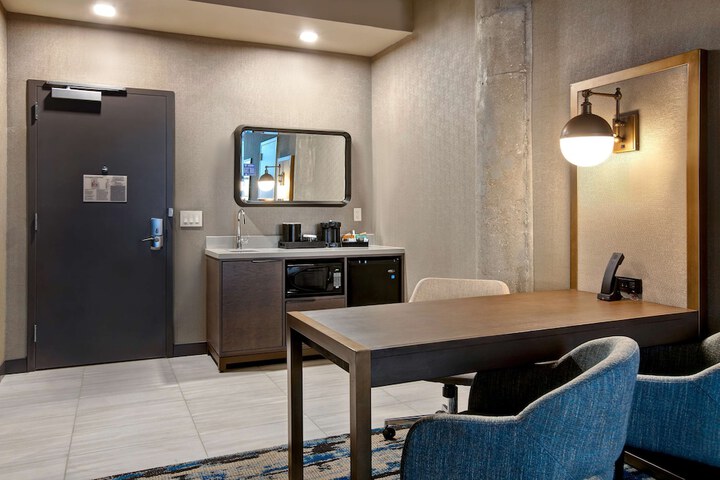 Room 34 of 65