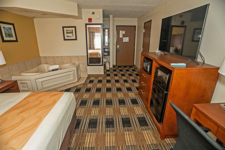 Room 13 of 36