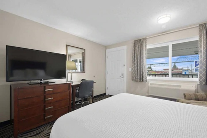 Room 12 of 40