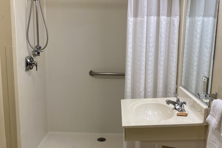 Room 17 of 18