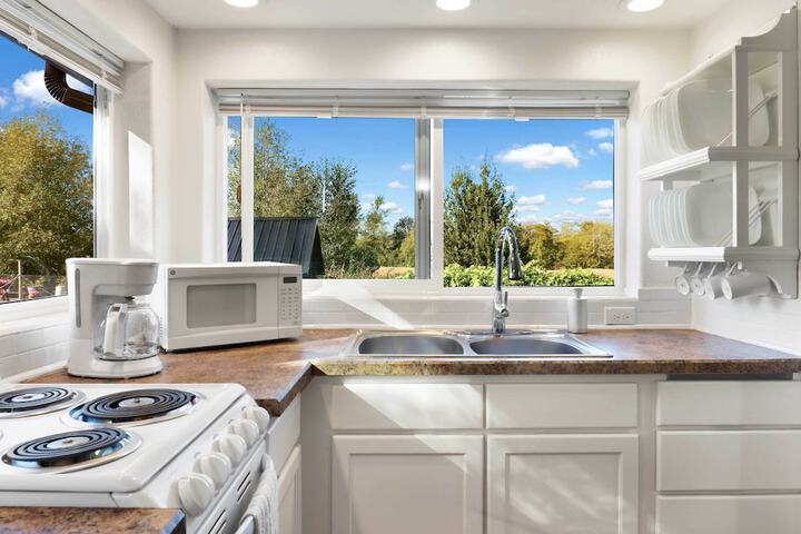 Cozy Ferndale Studio on 20-acre Working Farm!