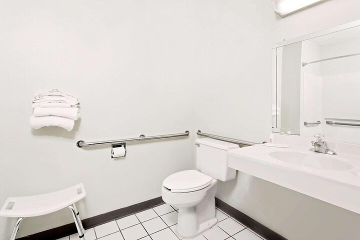 Room 15 of 23