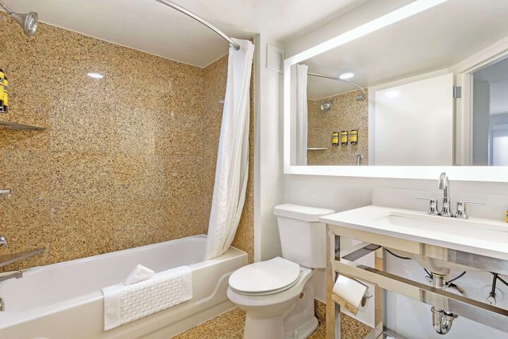 Best Western Plus Sugar Land / Stafford