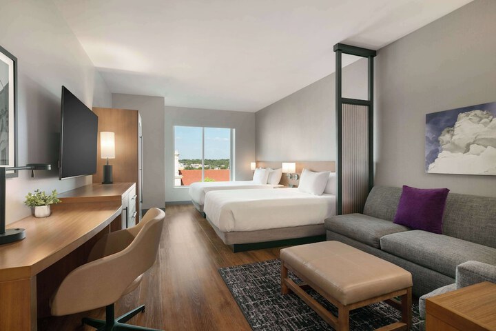 Room 21 of 51