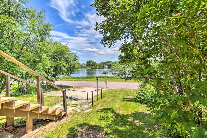 Cozy Ishpeming Cottage w / Lake & Park Views!