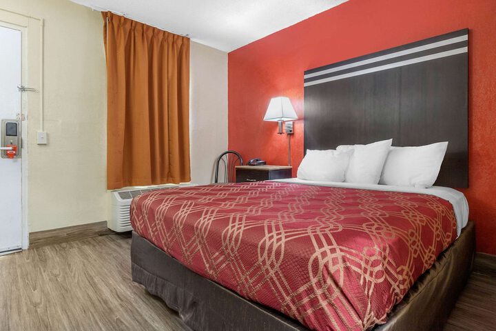 Room 17 of 31
