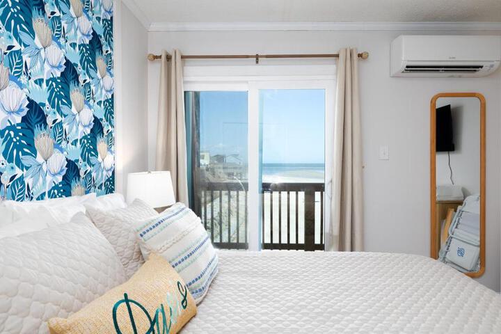 Embrace Oceanfront Elegance: Book Your Stay at Sunrise Oasis