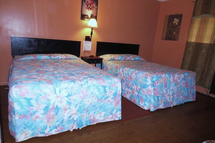 Four Seasons Motel