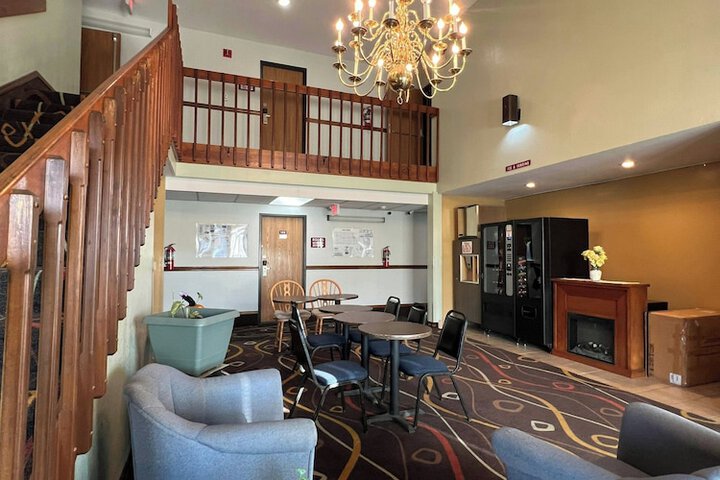 Deluxe Inn