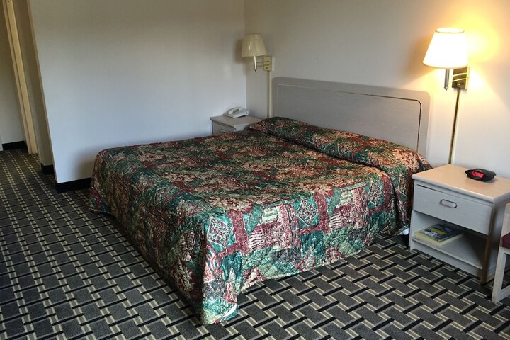 Room 10 of 17