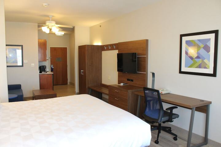 Room 35 of 68