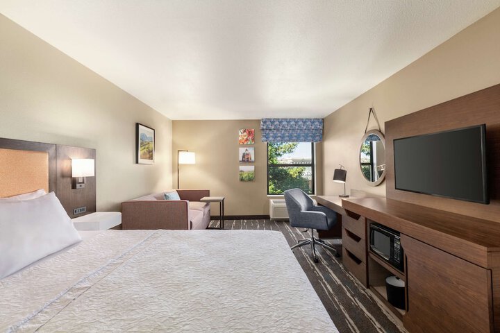 Room 10 of 27