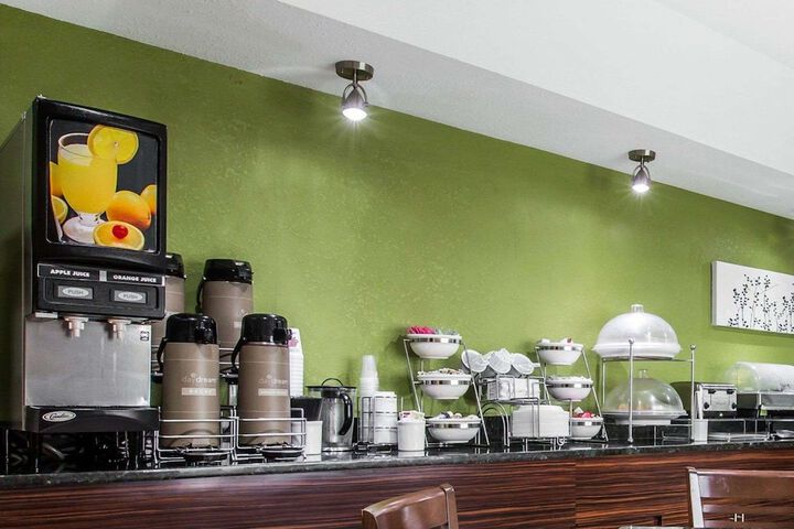 Breakfast/Coffee Service 104 of 128